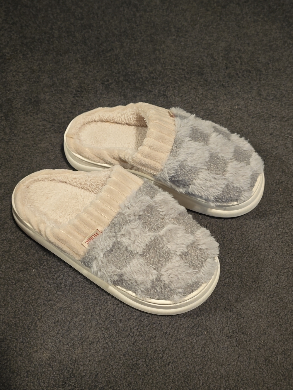 Cozy Plush Checkered Slide Slippers - Grey/Cream